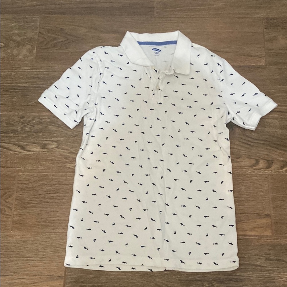 🧡 boy’s Old Navy shark print short sleeve polo